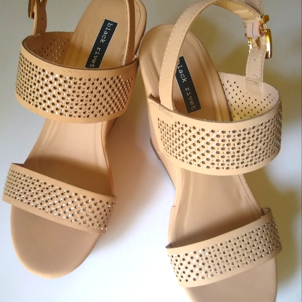 Very comfy wedge sandals, like new.